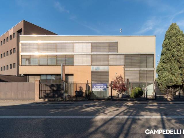 Locale Commerciale in affitto a Sud, Brenzone