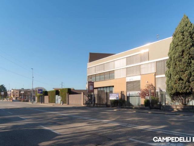 Locale Commerciale in affitto a Sud, Brenzone