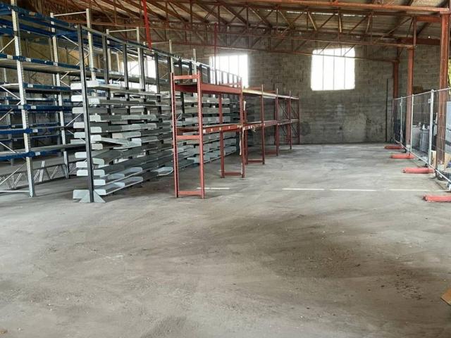 Locale Commerciale in affitto a Sud-Ovest, Brenzone