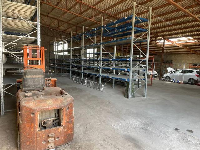 Locale Commerciale in affitto a Sud-Ovest, Brenzone
