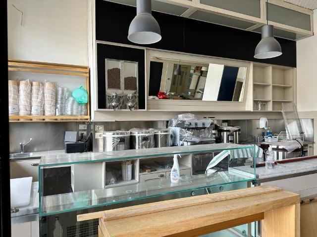 Locale Commerciale in affitto a Centro storico, Brenzone