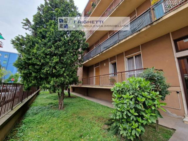 Locale Commerciale in affitto a Ovest, Brenzone