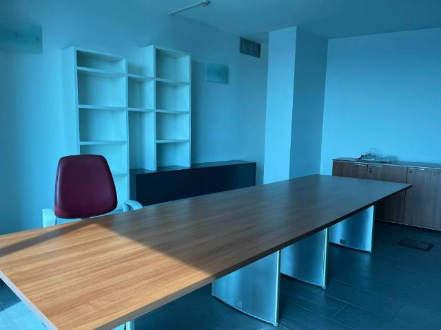 Locale Commerciale in affitto a Sud, Brenzone