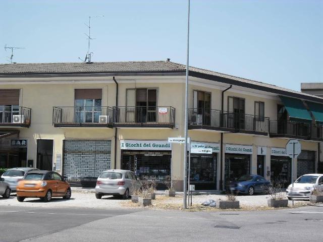 Locale Commerciale in affitto a Verona