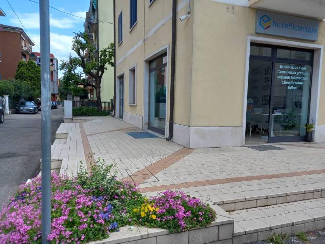 Locale Commerciale in affitto a Verona, Golosine