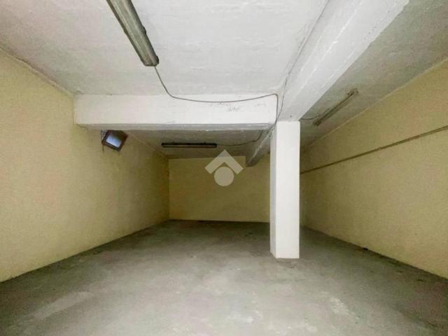 Locale Commerciale in affitto a Ovest, Brenzone