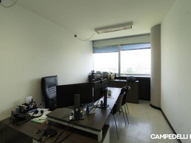 Locale Commerciale in affitto a Sud, Brenzone