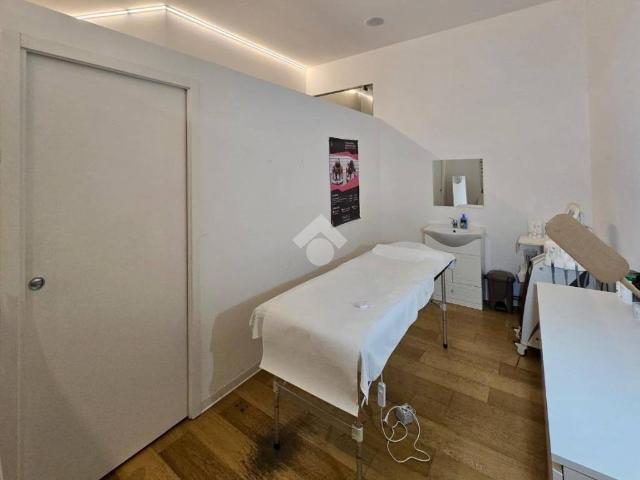 Locale Commerciale in affitto a Centro storico, Brenzone