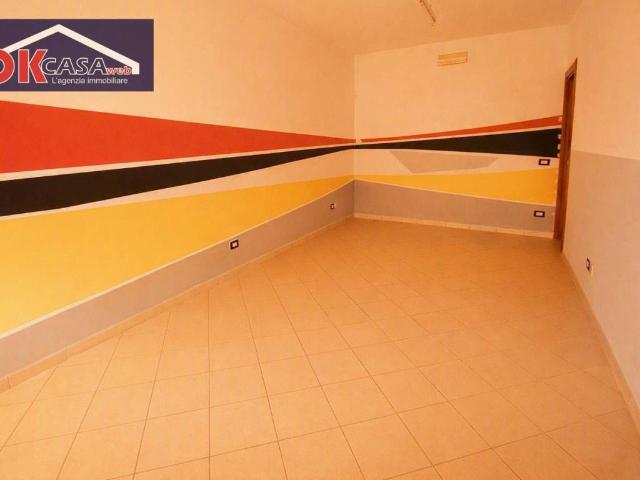 Locale Commerciale in affitto a Est, Brenzone