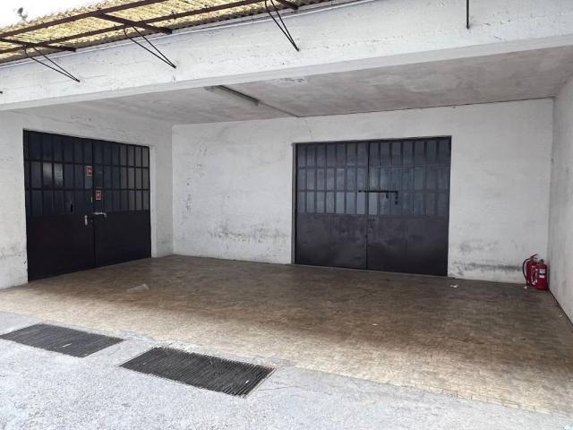 Locale Commerciale in affitto a Sud-Ovest, Brenzone