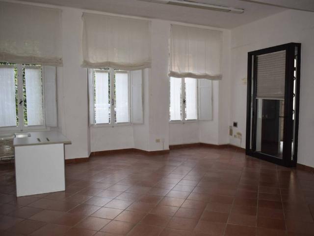 Locale Commerciale in affitto a Centro storico, Brenzone