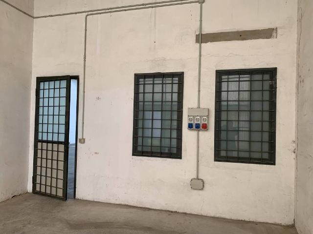 Locale Commerciale in affitto a Sud, Brenzone
