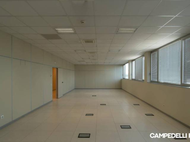 Locale Commerciale in affitto a Sud, Brenzone