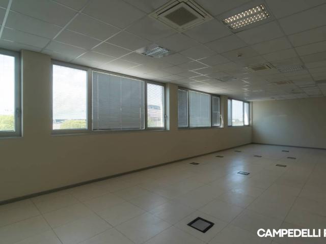Locale Commerciale in affitto a Sud, Brenzone