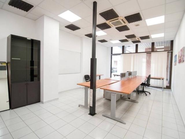 Locale Commerciale in affitto a Ovest, Brenzone