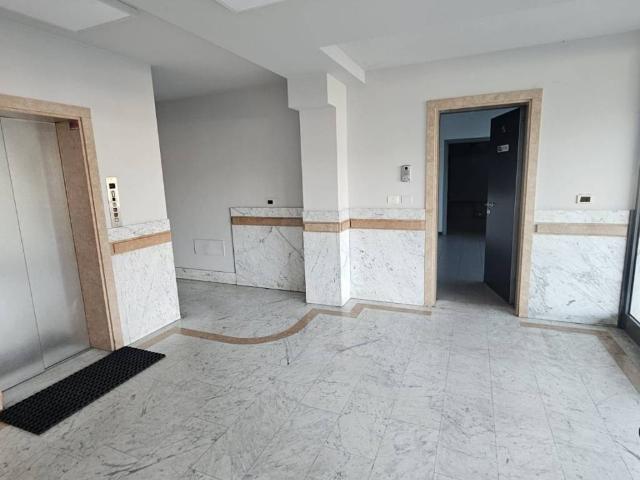 Locale Commerciale in affitto a Sud, Brenzone