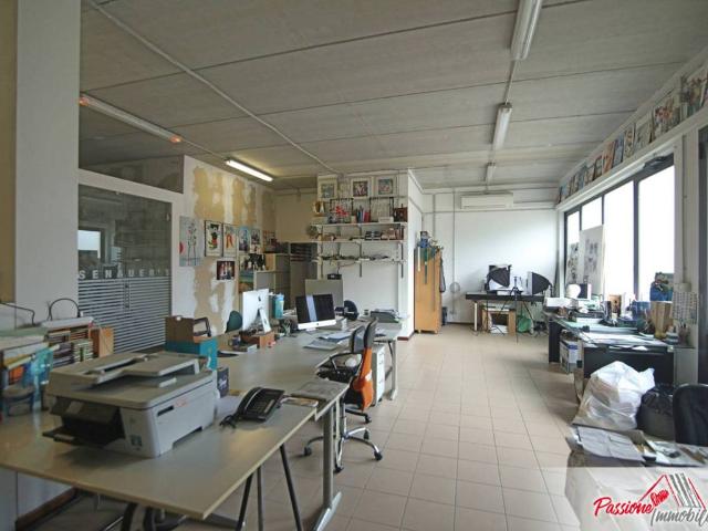 Locale Commerciale in affitto a Verona, Parona