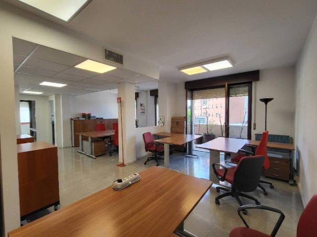 Locale Commerciale in affitto a Ovest, Brenzone