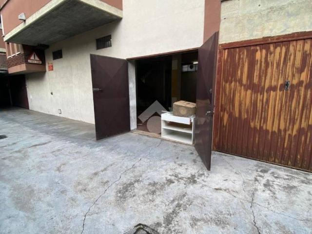 Locale Commerciale in affitto a Ovest, Brenzone