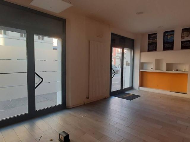 Locale Commerciale in affitto a Verona, Borgo Milano