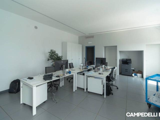 Locale Commerciale in affitto a Verona, Borgo Roma