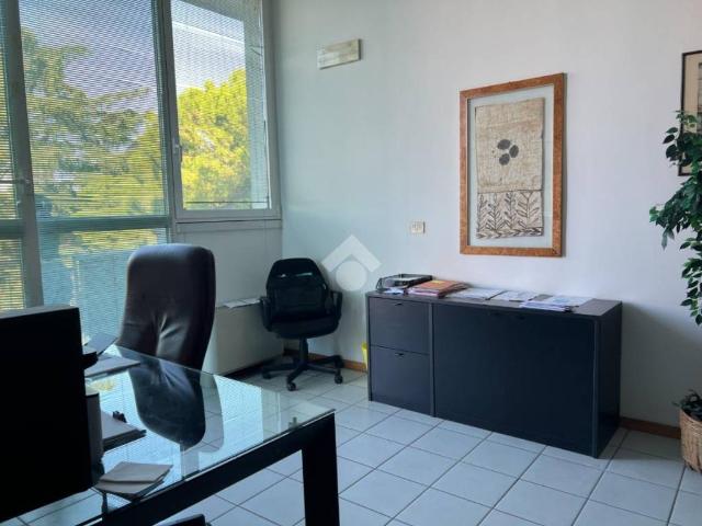 Locale Commerciale in affitto a Sud, Brenzone