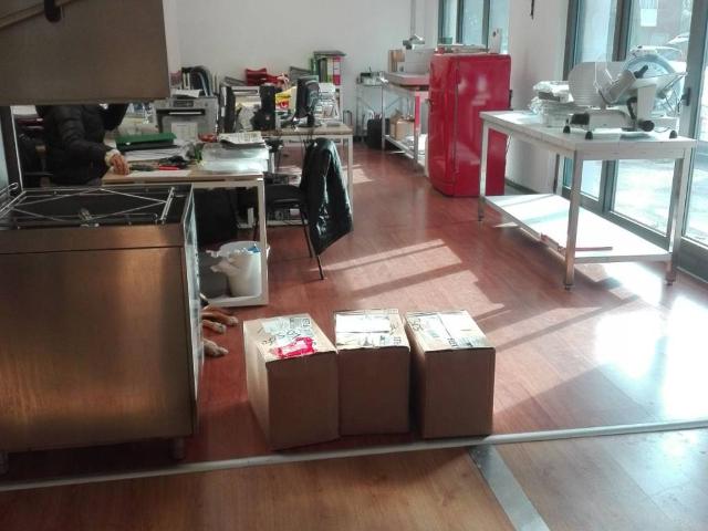 Locale Commerciale in affitto a San Felice Extra, Brenzone