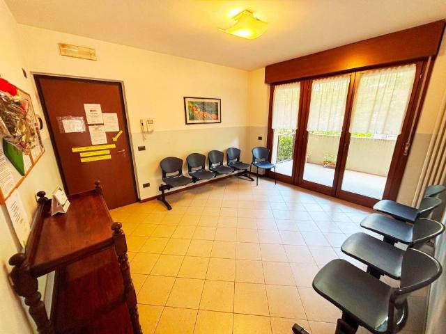 Locale Commerciale in affitto a Ovest, Brenzone