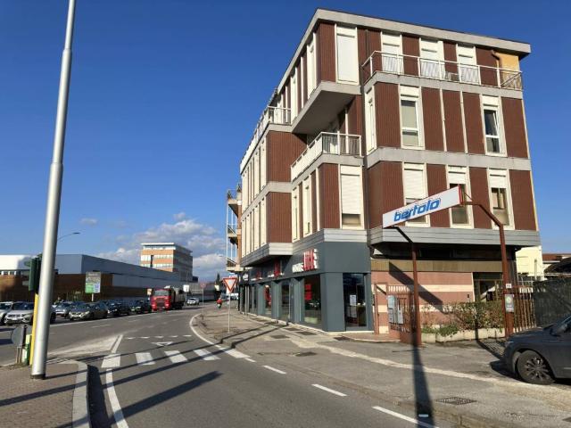 Locale Commerciale in affitto a Verona, Borgo Roma