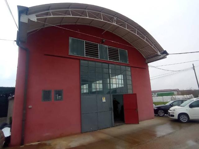 Locale Commerciale in affitto a Sud, Brenzone