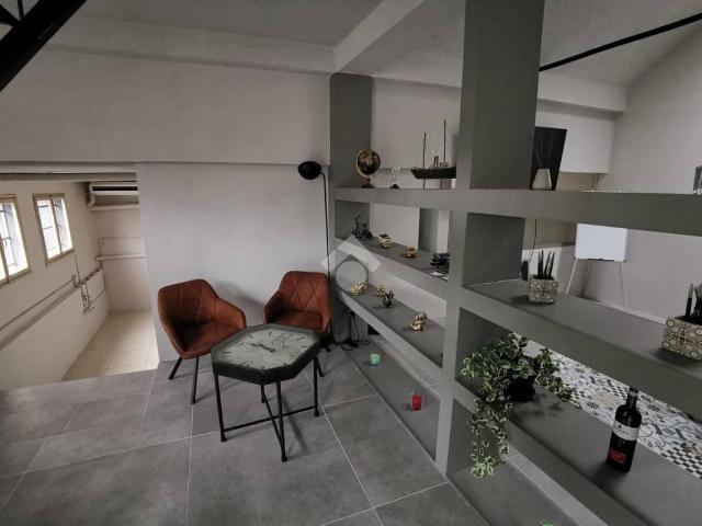 Locale Commerciale in affitto a Sud, Brenzone