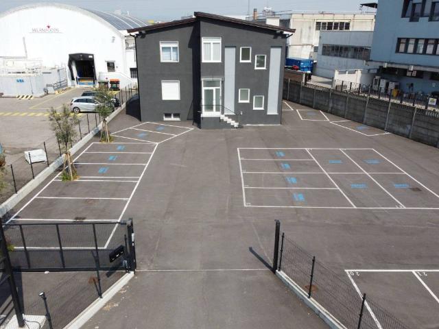 Locale Commerciale in affitto a Sud, Brenzone