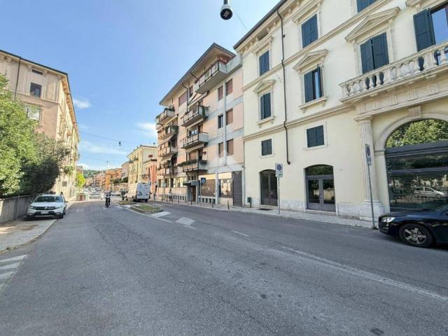Locale Commerciale in affitto a Verona, Veronetta