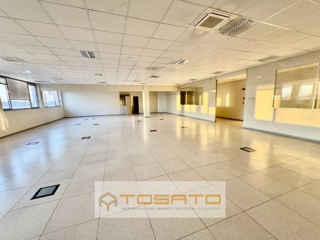 Locale Commerciale in affitto a Sud, Brenzone