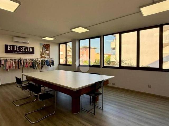 Locale Commerciale in affitto a Ovest, Brenzone