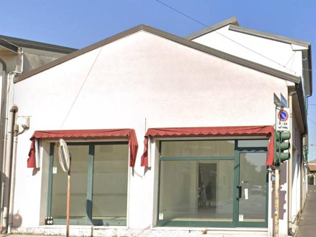 Locale Commerciale in affitto a Verona, Borgo Roma