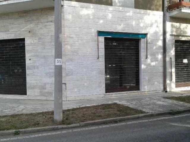 Locale Commerciale in affitto a San Felice Extra, Brenzone