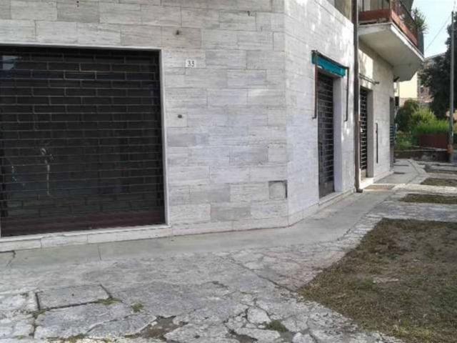 Locale Commerciale in affitto a San Felice Extra, Brenzone