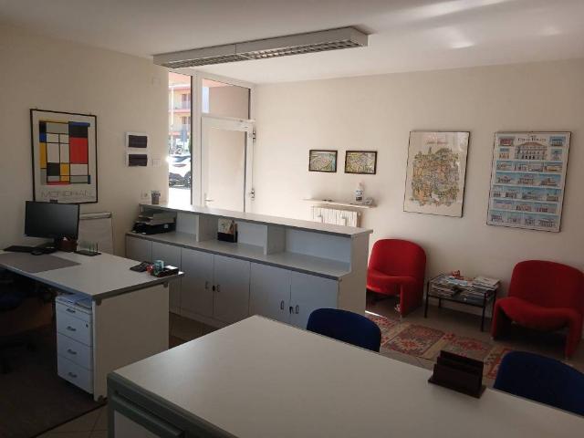 Locale Commerciale in affitto a Sud-Est, Brenzone