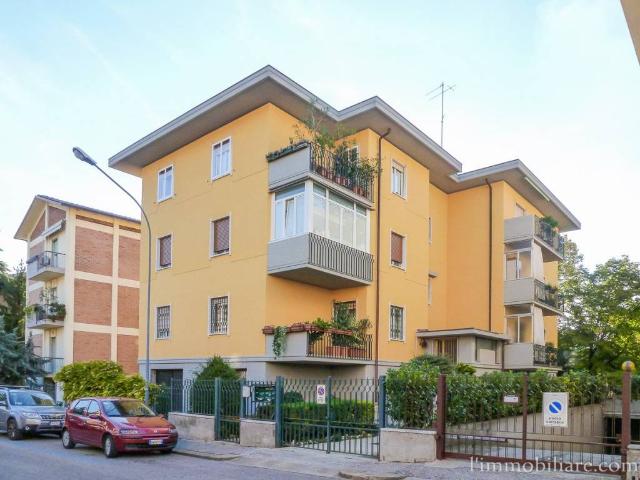 Locale Commerciale in affitto a Quinzano, Brenzone
