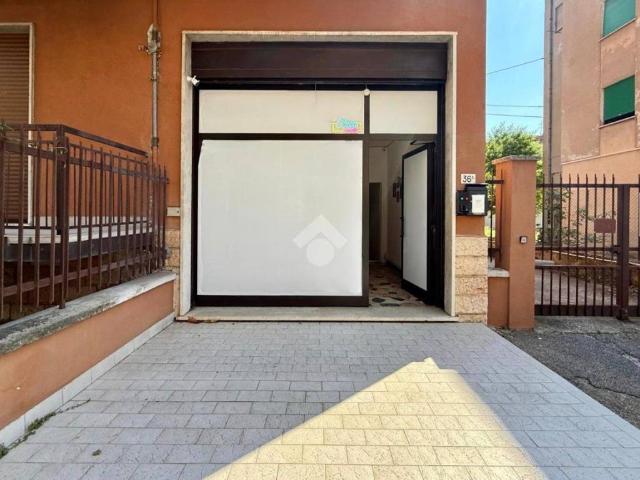 Locale Commerciale in affitto a Verona, Borgo Milano