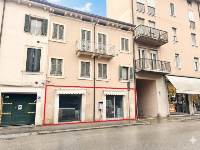 Locale Commerciale in affitto a Nord-Ovest, Brenzone