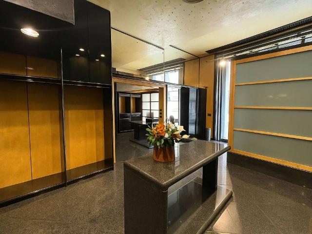 Locale Commerciale in affitto a Centro storico, Brenzone