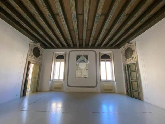 Locale Commerciale in affitto a Centro storico, Brenzone