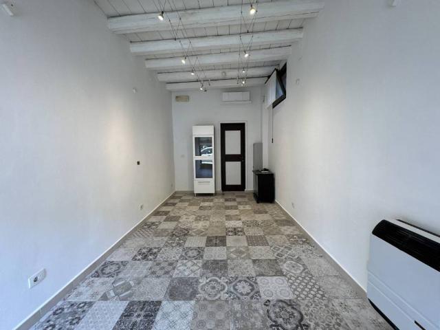 Locale Commerciale in affitto a Nord-Ovest, Brenzone