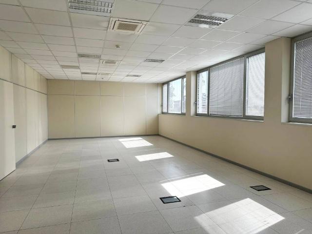 Locale Commerciale in affitto a Sud, Brenzone
