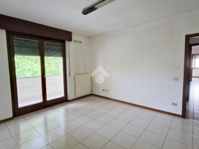 Locale Commerciale in affitto a Sud-Est, Brenzone