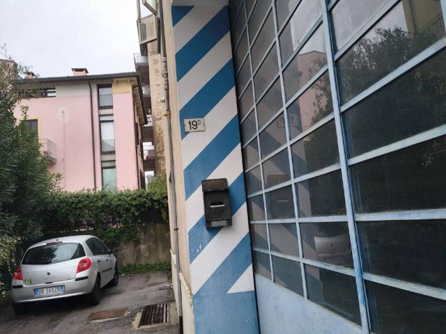 Locale Commerciale in affitto a Est, Brenzone