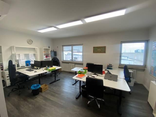 Locale Commerciale in affitto a Sud, Brenzone