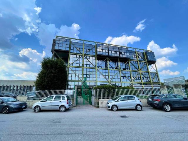 Locale Commerciale in affitto a Verona, Borgo Roma